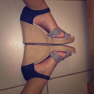 Toms wedges